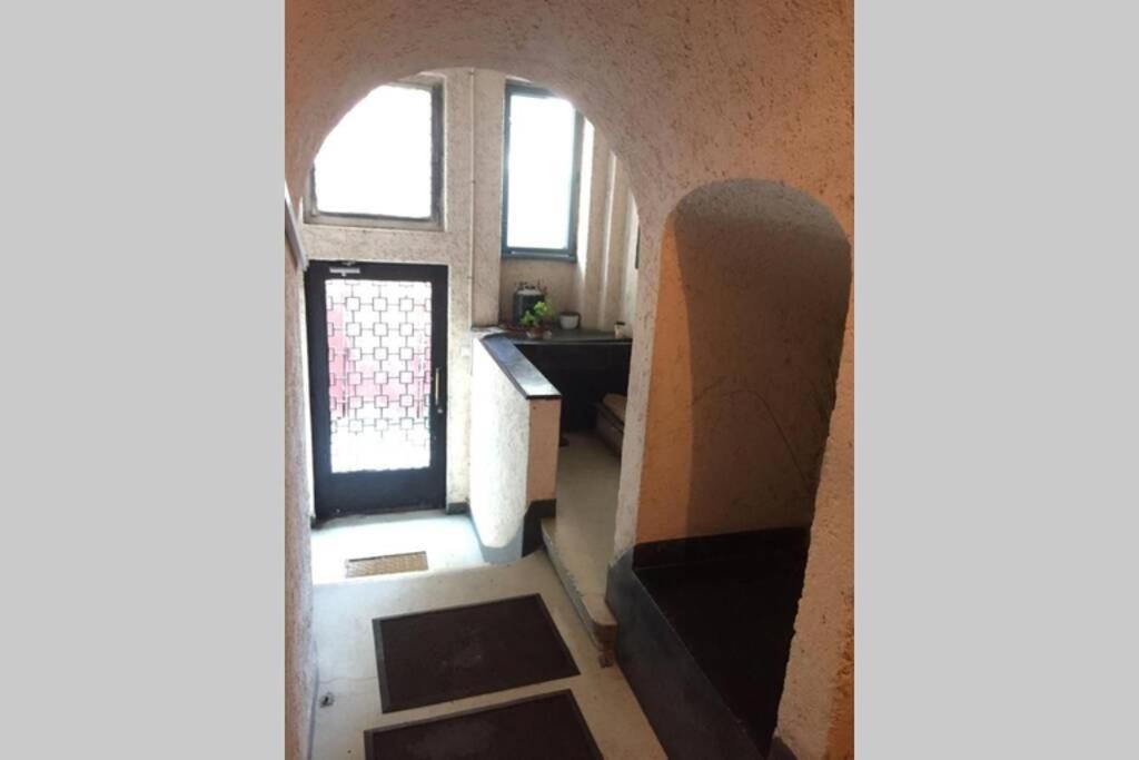Super Central - Lovely One-Bedroom Apartment On Victoriei Avenue Bukarest Exterior foto