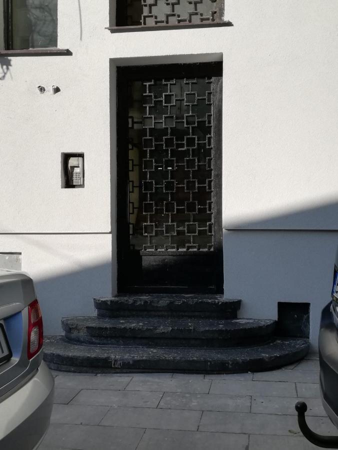 Super Central - Lovely One-Bedroom Apartment On Victoriei Avenue Bukarest Exterior foto